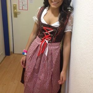 Octoberfest drindle costume beer girl